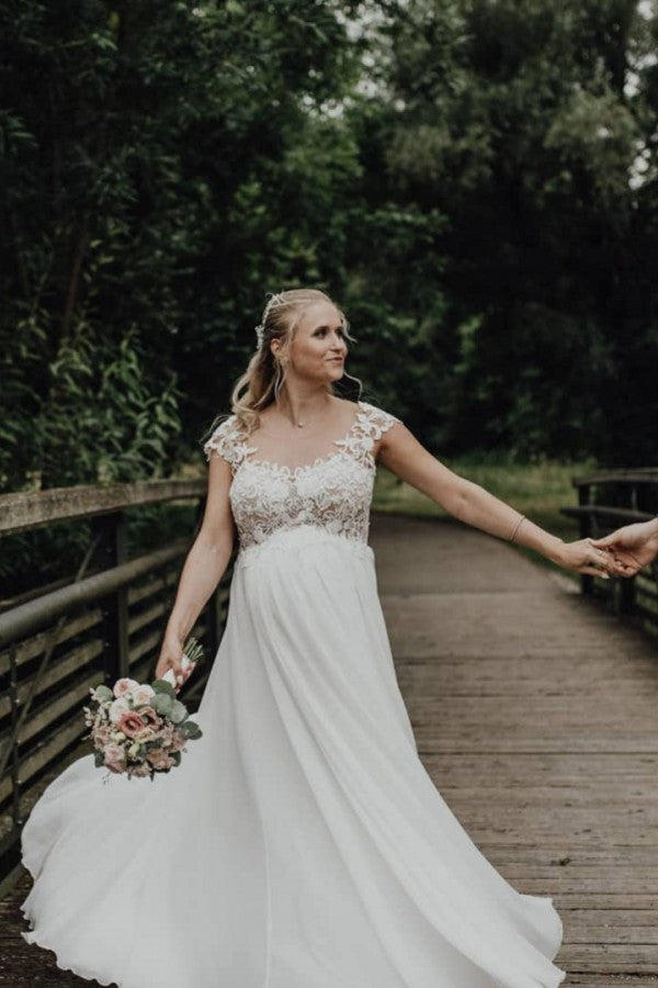 Elegant Long A-line Chiffon Sleeveless Wedding Dress with Appliques Lace