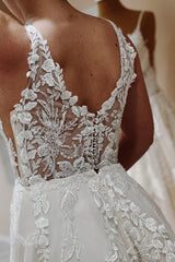 Exquisite Long A-line Sleeveless Floor Length Wedding Dress with Appliques