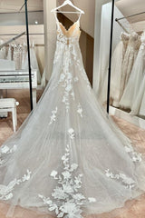 Long A-line Spaghetti Straps Open Back V-Neck Tulle Appliques Lace Wedding Dress