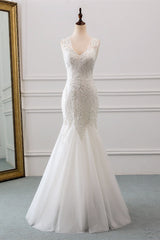 Gorgeous Long Mermaid V-neck Tulle Wedding Dress with Beadings