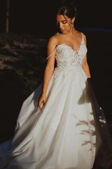 Elegant Long A-line V-neck Spaghetti Straps Tulle Lace Backless Wedding Dress
