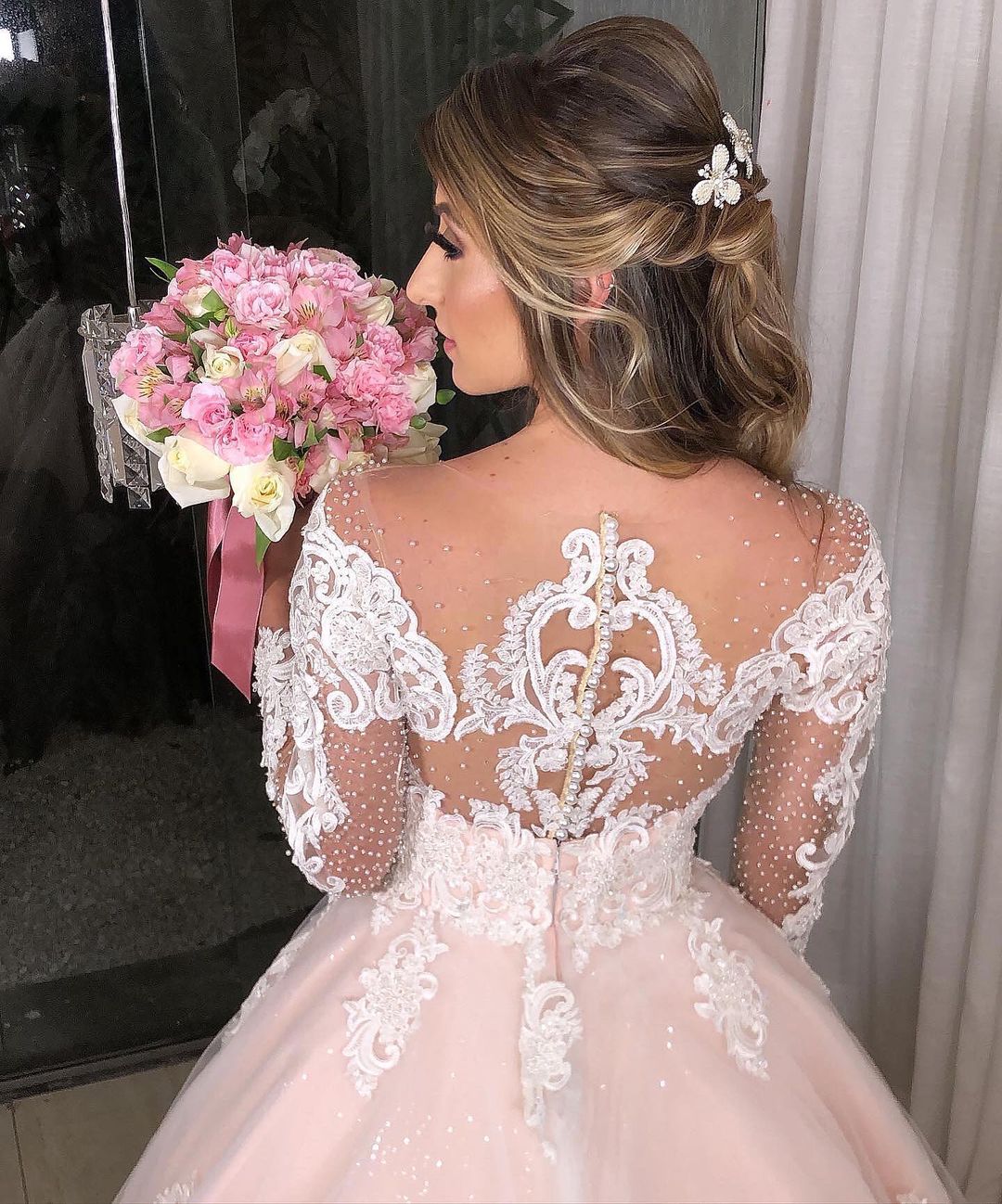 Long Sleeves A-line Off the Shoulder Tulle Floral Lace Appliques Wedding Dress