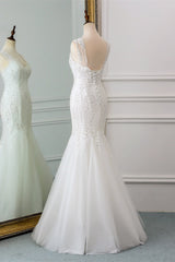 Gorgeous Long Mermaid V-neck Tulle Wedding Dress with Beadings