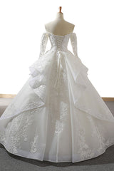Luxury Lace-up Off The Shoulder Long Sleeves Tulle Wedding Dress