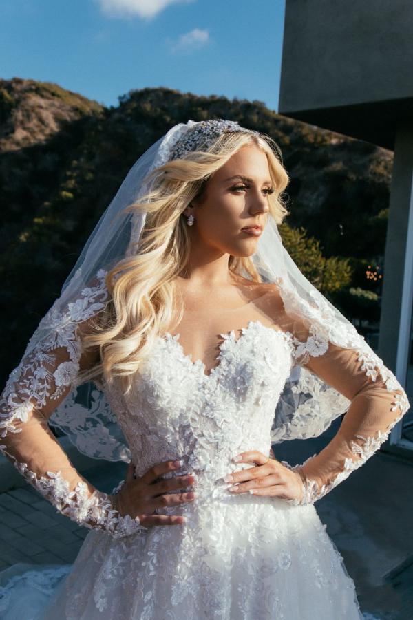 White Long A-line Sweetheart Tulle Lace Long Sleeves Wedding Dress with Train