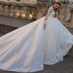 Chic Long Sleeves A-line Sweetheart Floral Lace Appliques Wedding Dress