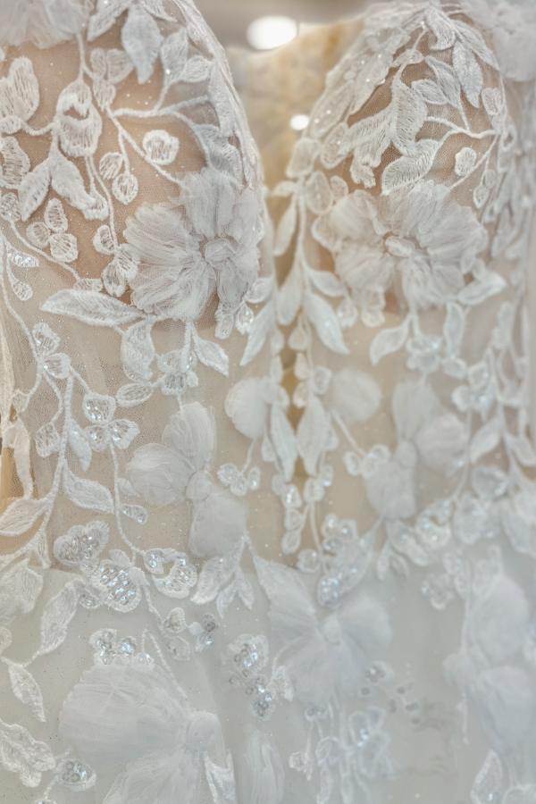 Sleeveless Sweetheart Long A-Line Tulle Appliques Lace Wedding Dress