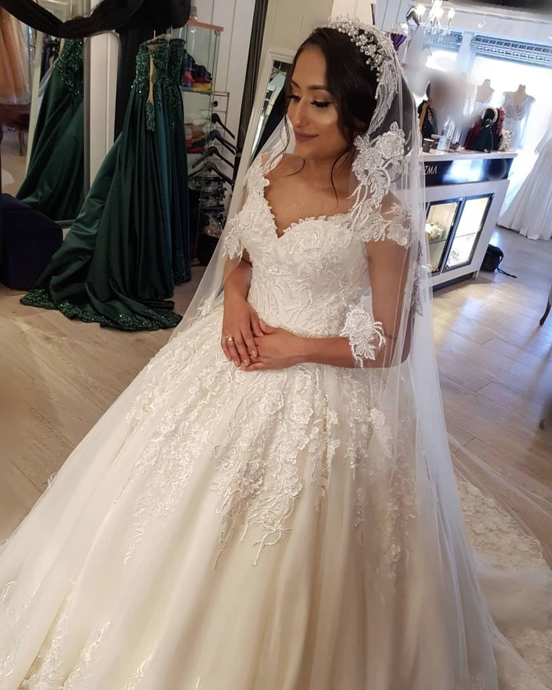 Beautiful Long Ball Gown Off the Shoulder Lace Wedding Dresses