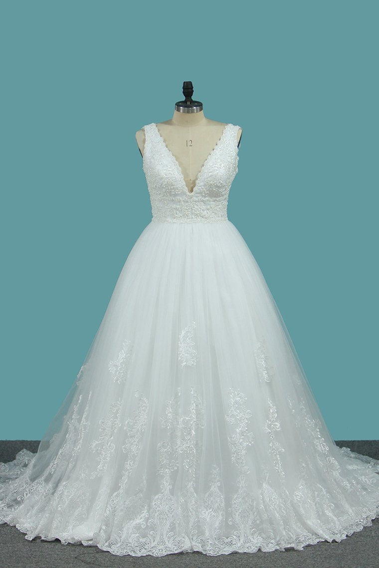 Plus Size Long V-neck A-Line Appliques Lace Backless Tulle Floor Length Wedding Dress