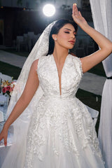 Gorgeous Long A-line V-neck Tulle Sleeveless Lace Wedding Dresses