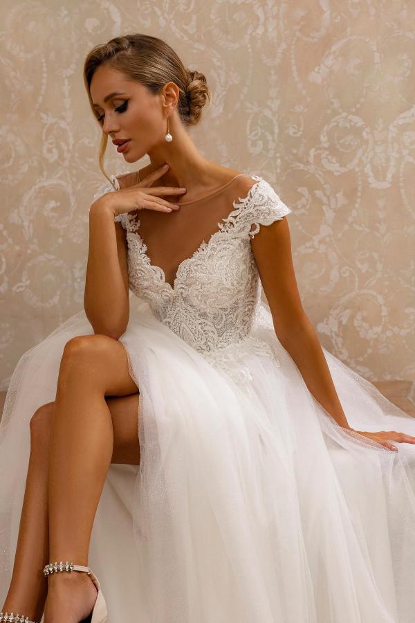 Long A-line V-Neck Off the Shoulder Floor Length Lace Tulle Wedding Dresses