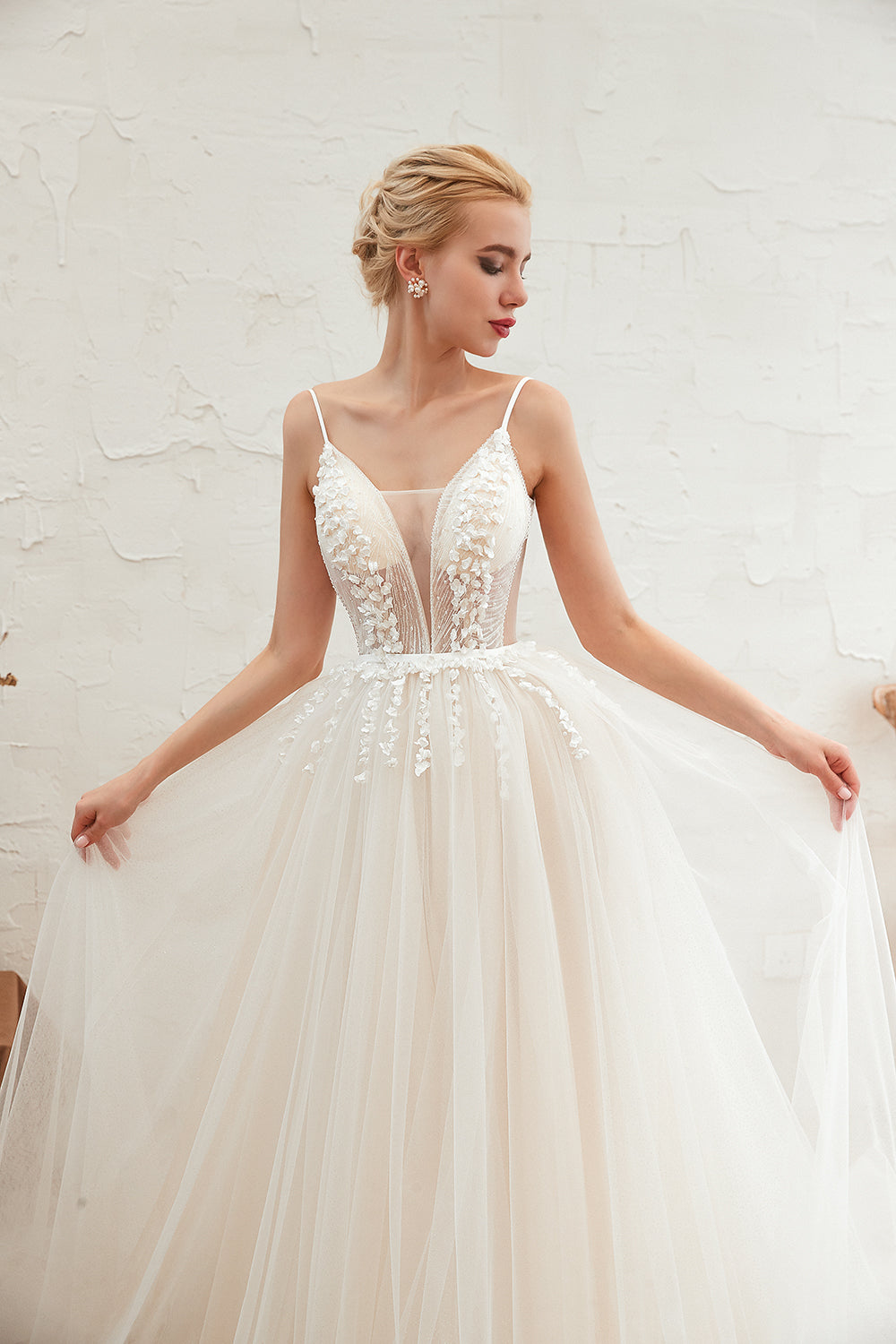 Elegant Long Spaghetti Strap Tulle Open Back A-line Wedding Dress