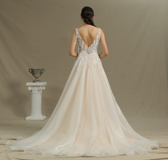 Long V-neck Straps Appliques A-line Backless Tulle Wedding Dresses