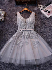 Elegant Silver Short A-line V-neck Tulle Lace Homecoming Dresses
