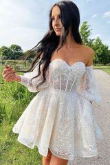 Sweetheart A-line Lace Short Homecoming Dress with Sleeves