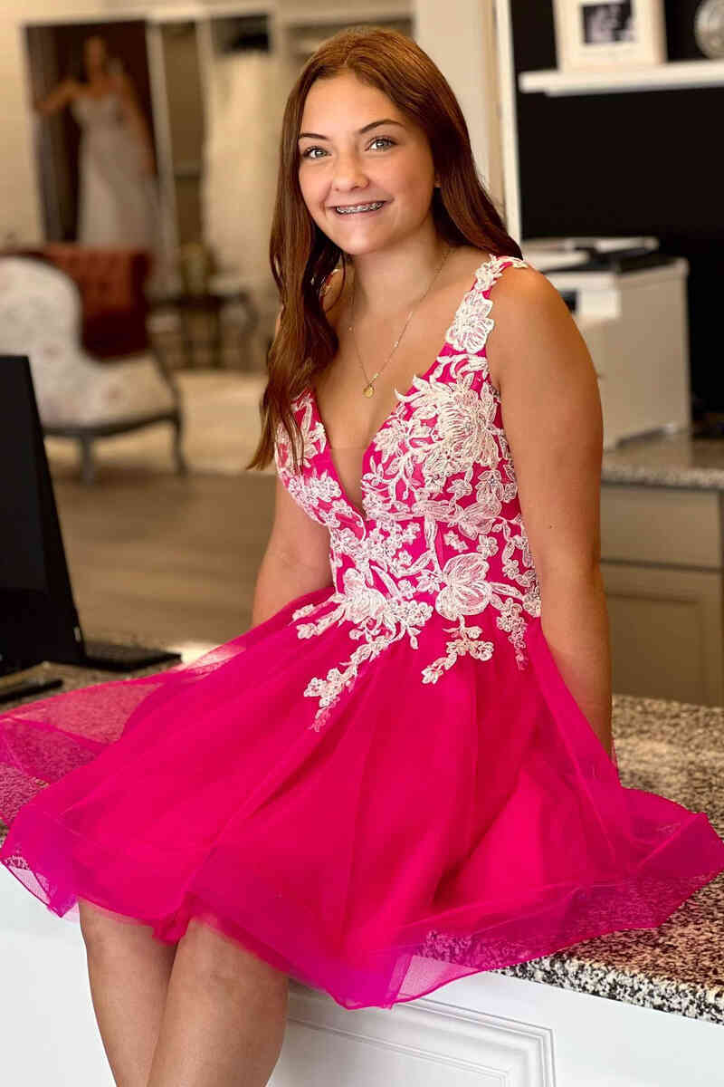 V-Neck A-line Tulle Backless Homecoming Dress with Appliques Lace
