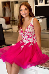V-Neck A-line Tulle Backless Homecoming Dress with Appliques Lace