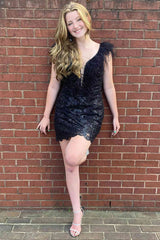 Black Mermaid Feather Neck Sequin Backless Homecoming Dress