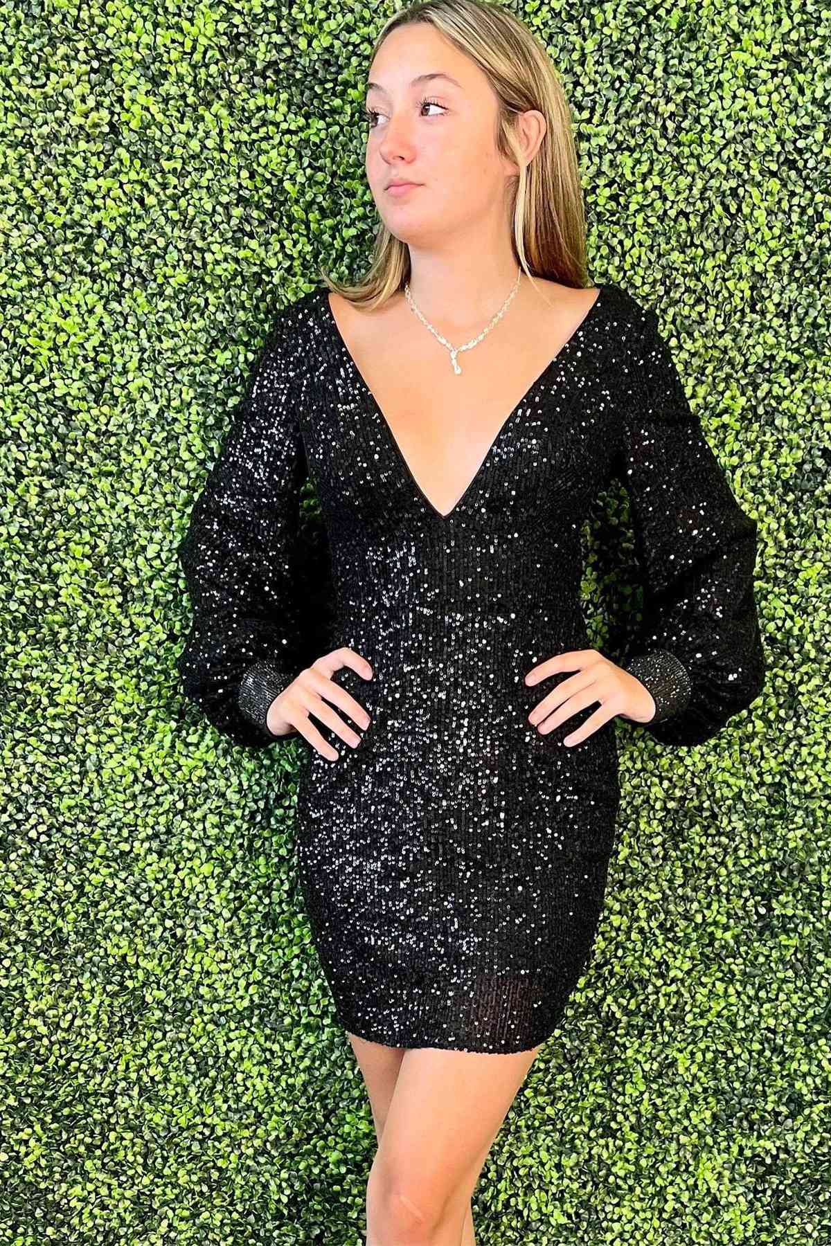V-Neck Long Sleeves Black Mermaid Short Homecoming Dress