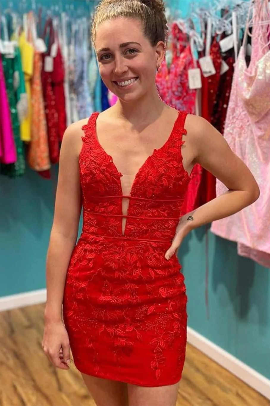 Short V-Neck Red Mermaid Appliqued Lace Homecoming Dress