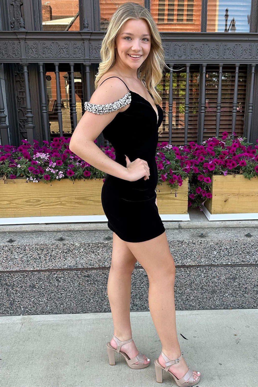Short Mermaid V-neck Black Velvet Homecoming Dress