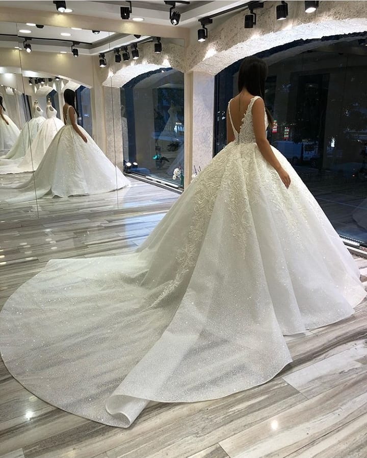 Classy Long Sweetheart Spaghetti Straps Backless Appliques Lace Sequins Ball Gown Wedding Dress