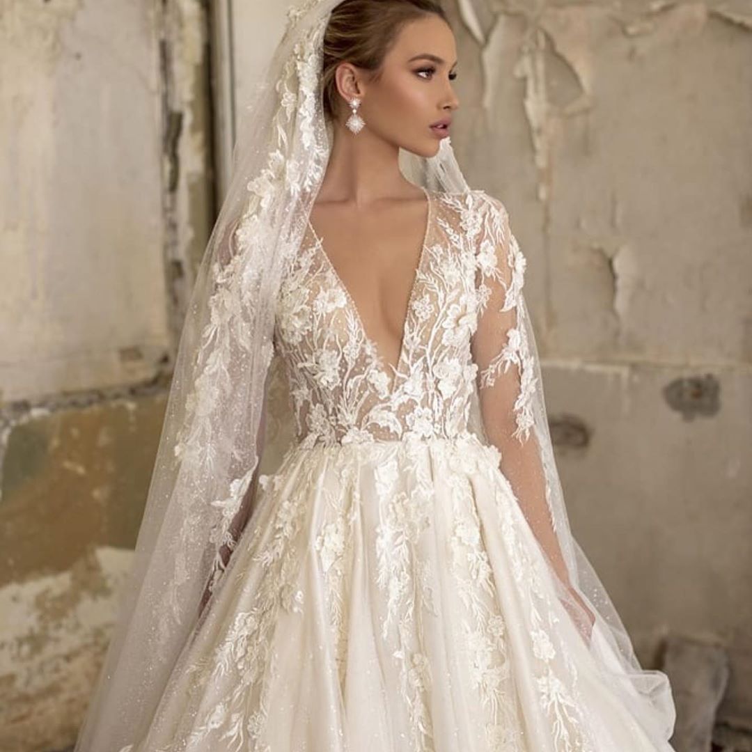 Elegant Deep V-neck Long Sleeve Appliques Lace Ruffles Tulle A-Line Floor Length Wedding Dress