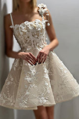 Short A-line Square Neck Spaghetti Straps Sleeveless Tulle Appliques Lace Wedding Dresses
