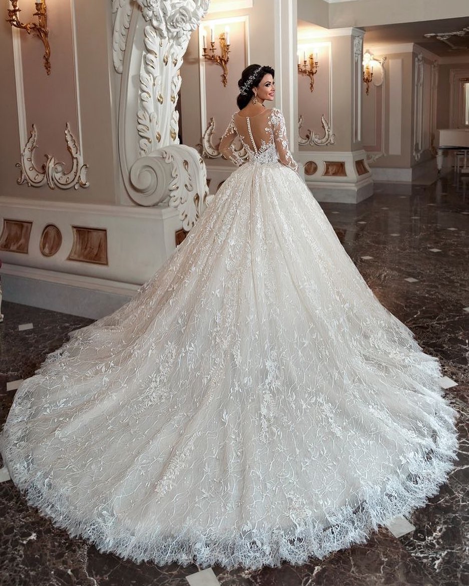 Elegant Long Sleeves Bateau Beading A-Line Appliques Lace Train Wedding Dress