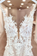 Sexy A-Line Deep V-Neck Lace Tulle Long Front Split Wedding Dress with Appliques