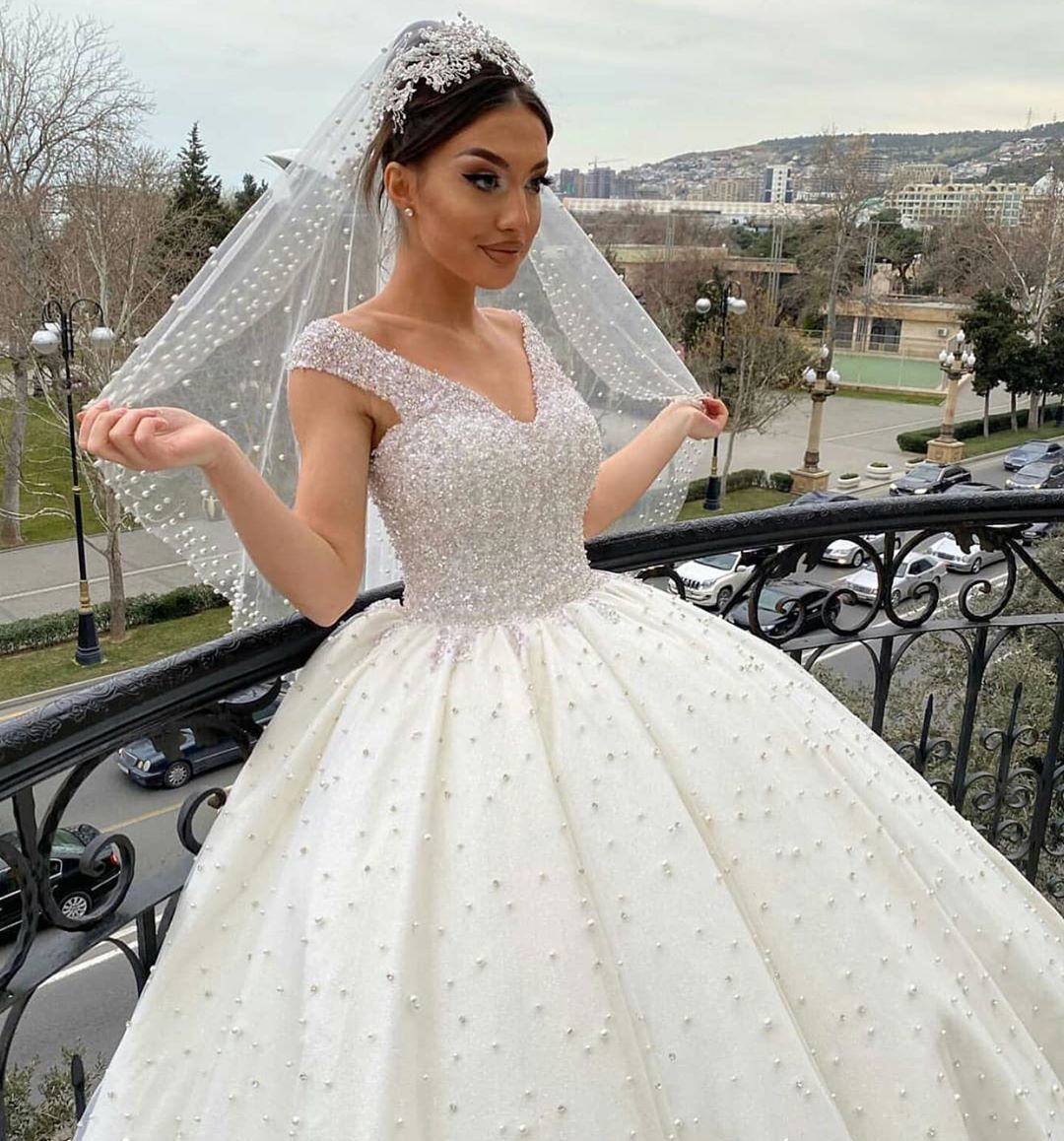 Gorgeous Long Sweetheart Off the Shoulder Backless Beading Ruffles Tulle Ball Gown Wedding Dress
