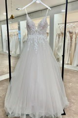 Long Spaghetti Straps V-Neck Tulle Appliques Lace A-Line Wedding Dresses