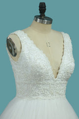 Plus Size Long V-neck A-Line Appliques Lace Backless Tulle Floor Length Wedding Dress