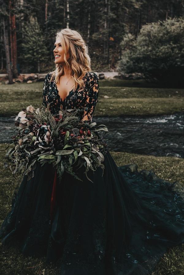 Elegant Black Long A-line V-neck Tulle Lace Wedding Dresses with Sleeves