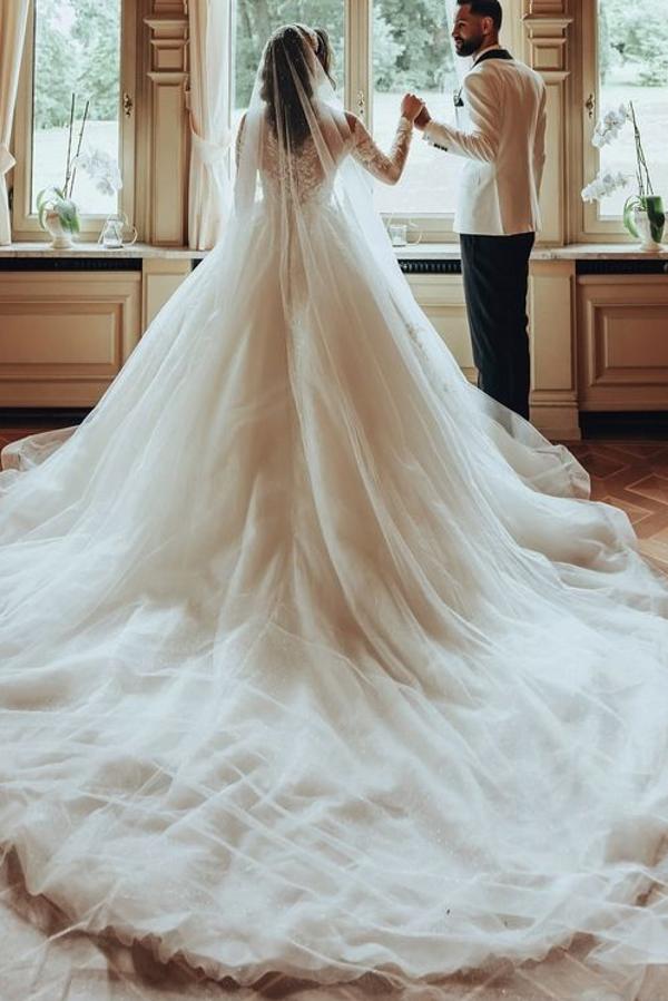 Gorgeous Long Sleeves Appliques Lace White Long Tulle A-line Wedding Dress