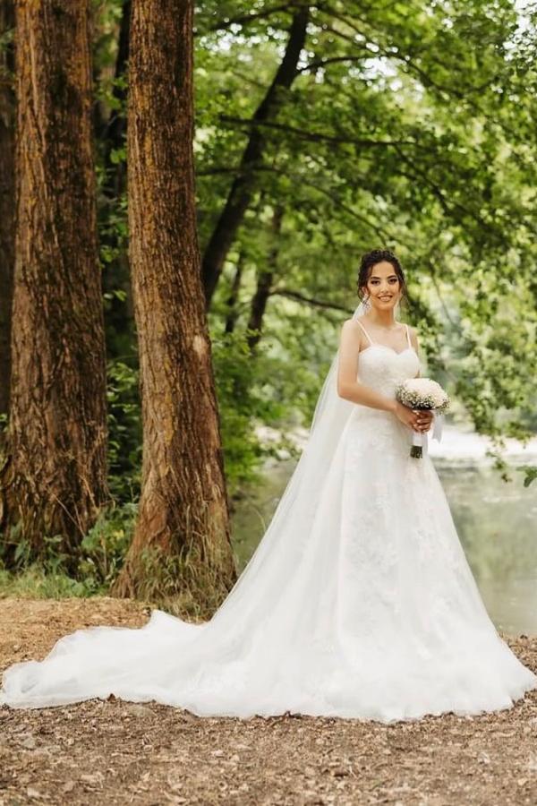 Spaghetti Straps A Line Tulle Sweetheart Long Wedding Dress with Appliques Lace