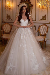 Stunning Long A-Line Bateau Tulle Floor Length Wedding Dress With Appliques Lace