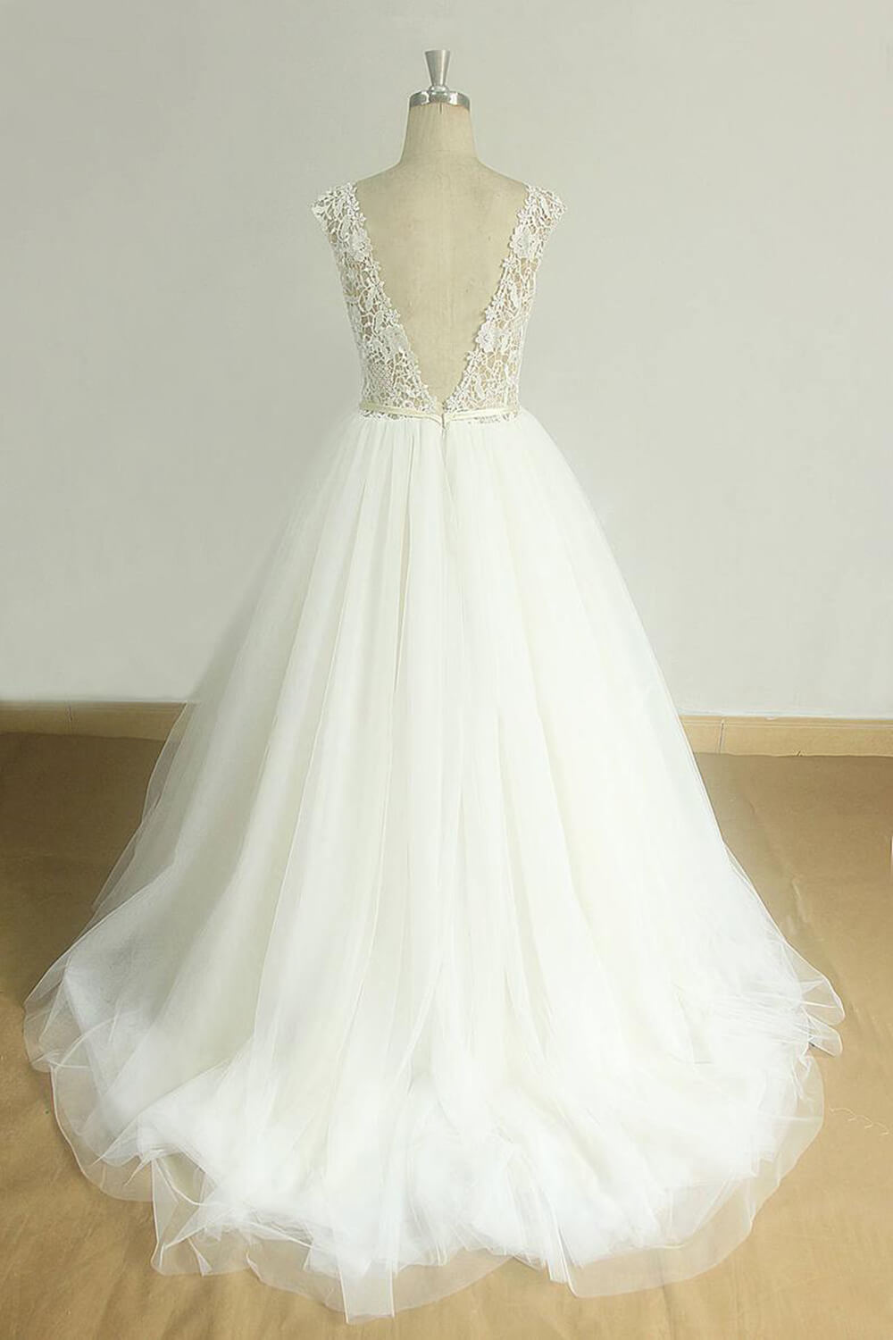 Elegant Long Open Back Lace Tulle A-line Wedding Dress