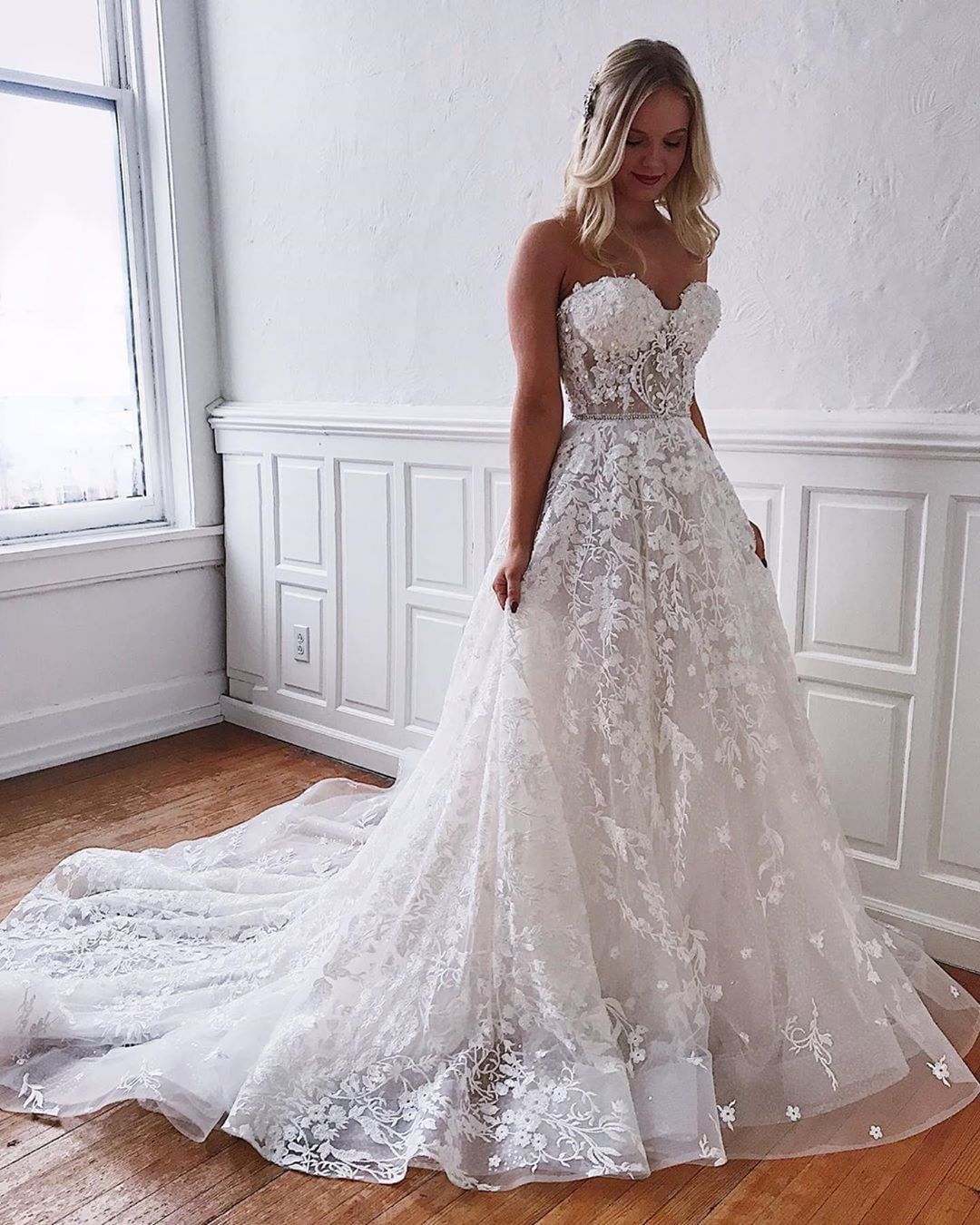 Gorgeous Long A-line Sweetheart Lace Floor length Wedding Dress