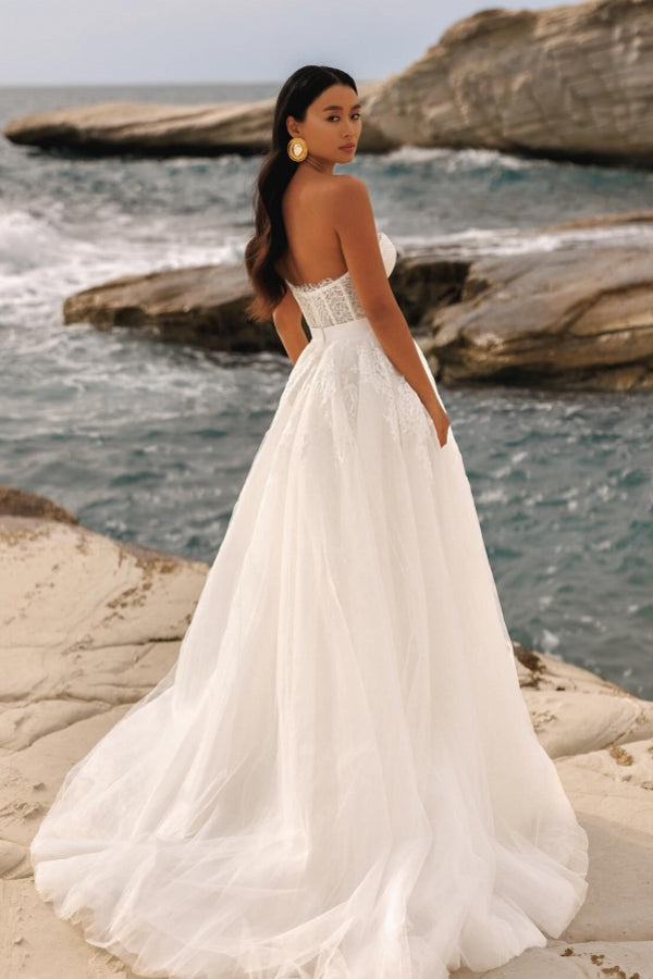 Long Open Back Sweetheart Floor Length A-line Tulle Wedding dress with Appliques Lace