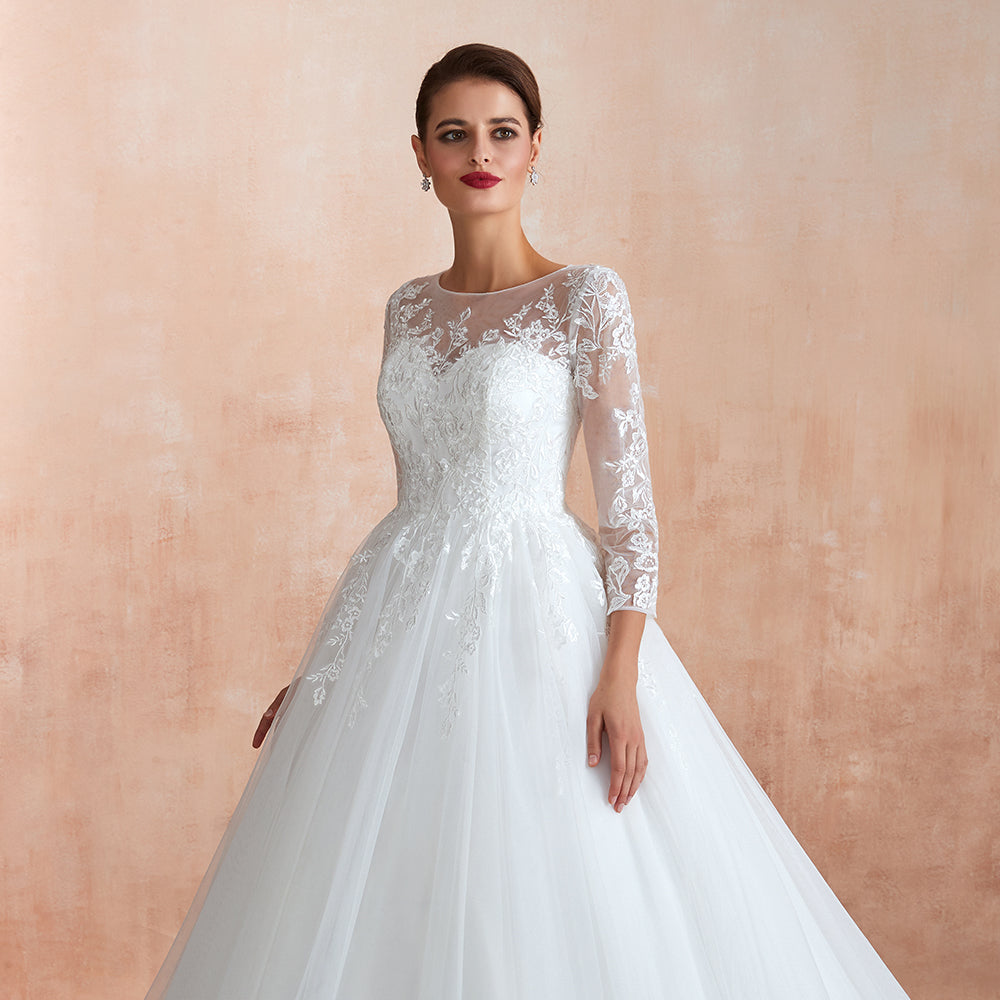 Elegant Long Ball Gown Appliques Lace Tulle Wedding Dress with Sleeves