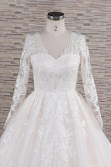 Elegant Plue Size V-neck A-line Tulle Lace Appliques Wedding Dress with Sleeves