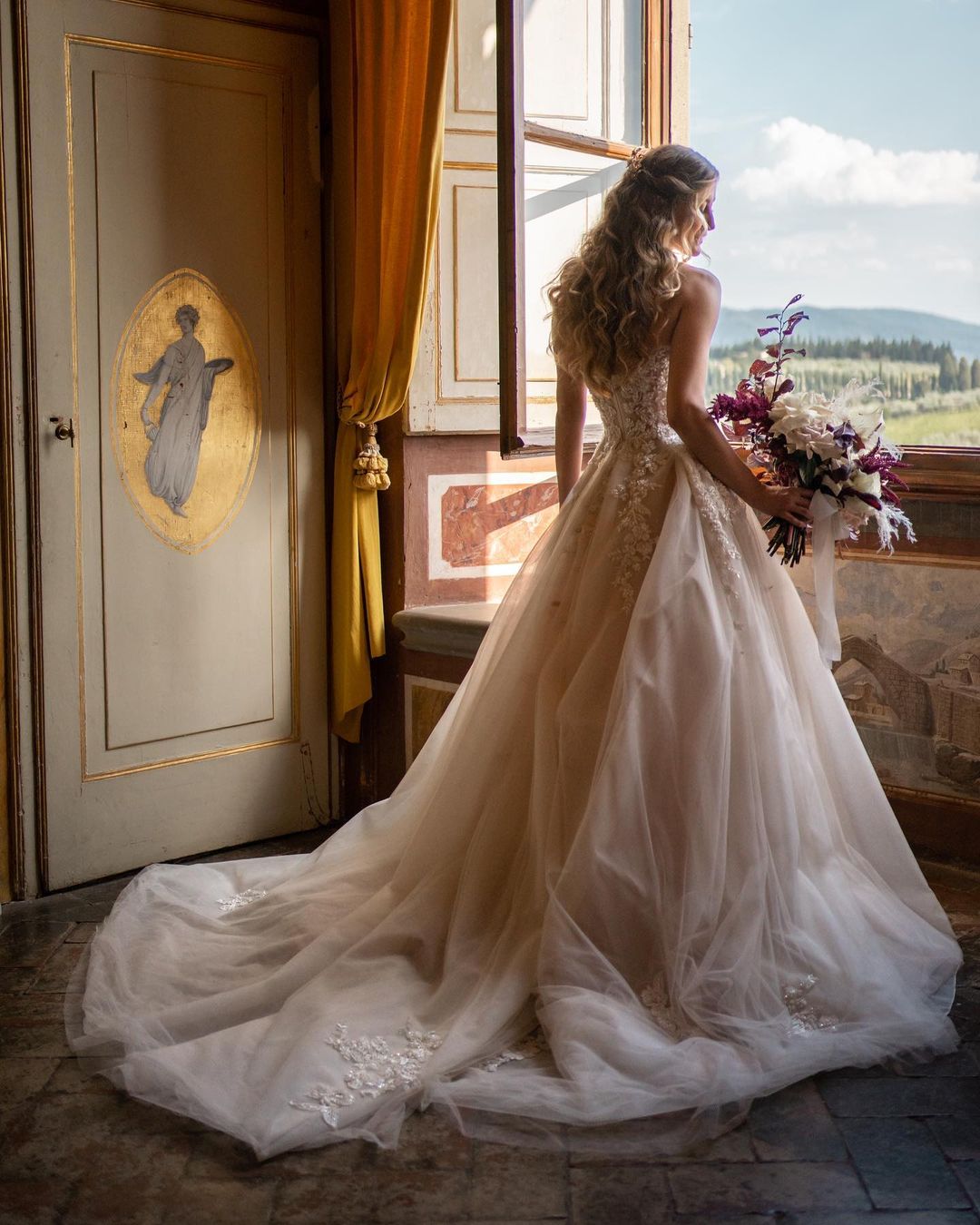 Charming Long Sweetheart Backless Train A-Line Tulle Floral Lace Wedding Dress