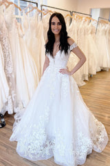 Long Off the Shoulder Sweetheart A-Line Appliques Lace Train Wedding Dress
