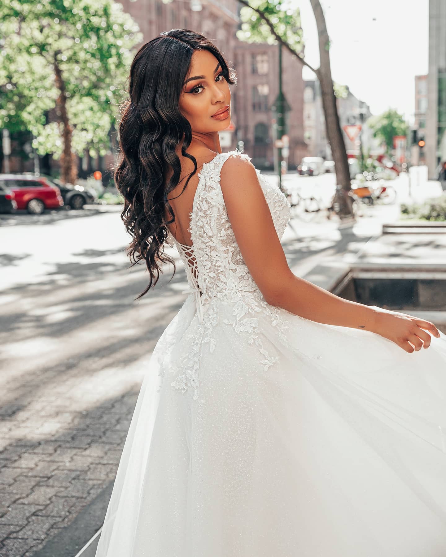 Long V-neck A-Line Tulle Floral Lace Floor Length Wedding Dress