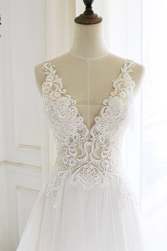 White A-line Long Tulle Lace Backless Wedding Dress