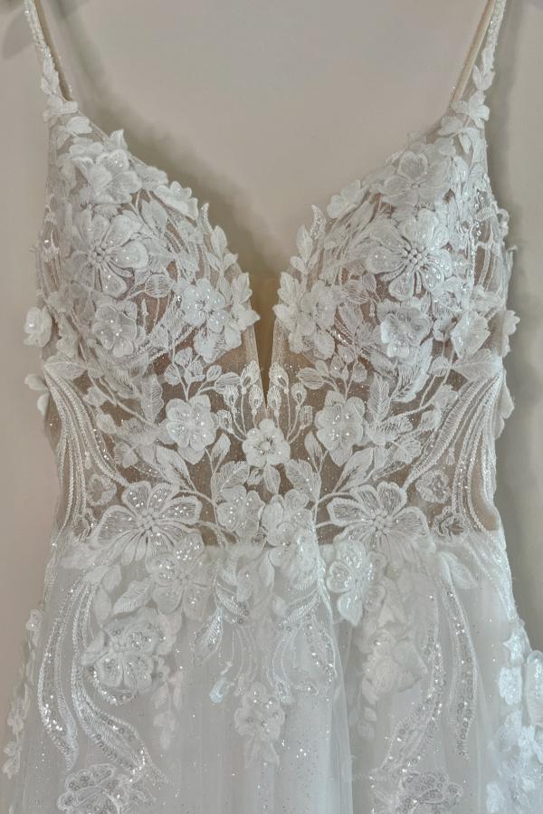 Long Spaghetti Straps Sweetheart A-Line Tulle Appliques Lace Wedding Dress