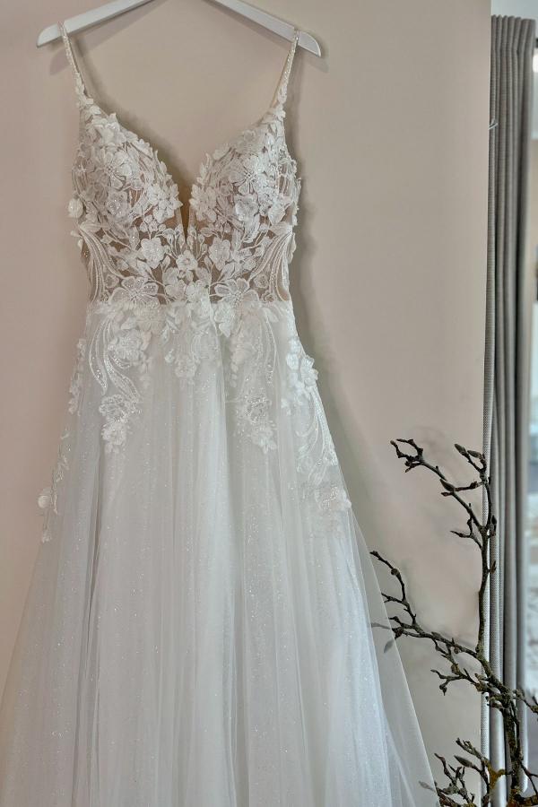 Long Spaghetti Straps Sweetheart A-Line Tulle Appliques Lace Wedding Dress