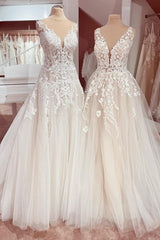 Charming Long V-neck Appliques Lace Floor Length A-Line Tulle Wedding Dress
