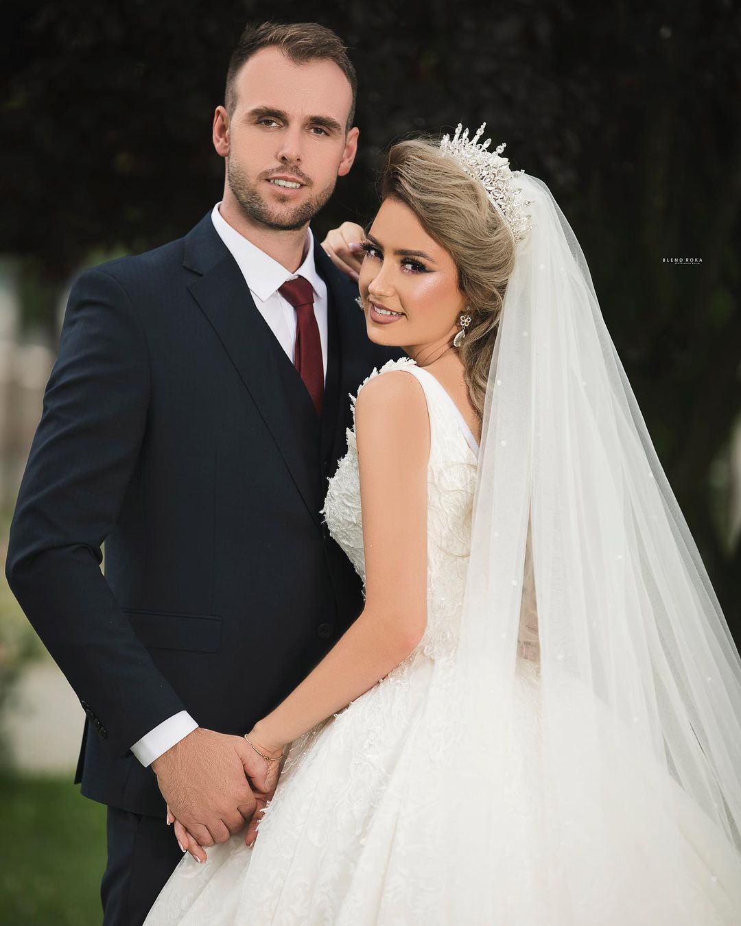 Gorgeous Long Ball Gown V-neck Tulle Lace Wedding Dress